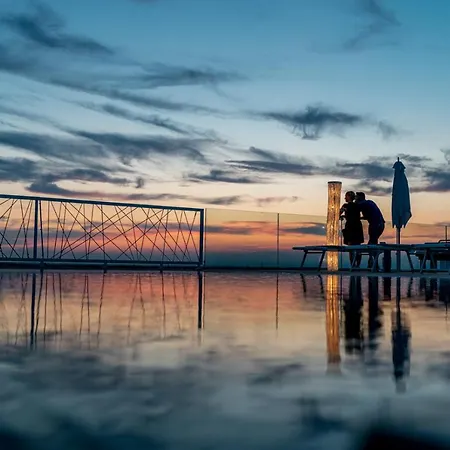 The One - & Szálloda 5*