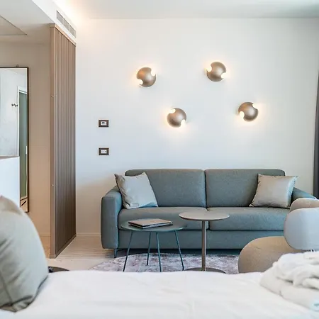 Hotel The One - & 5*