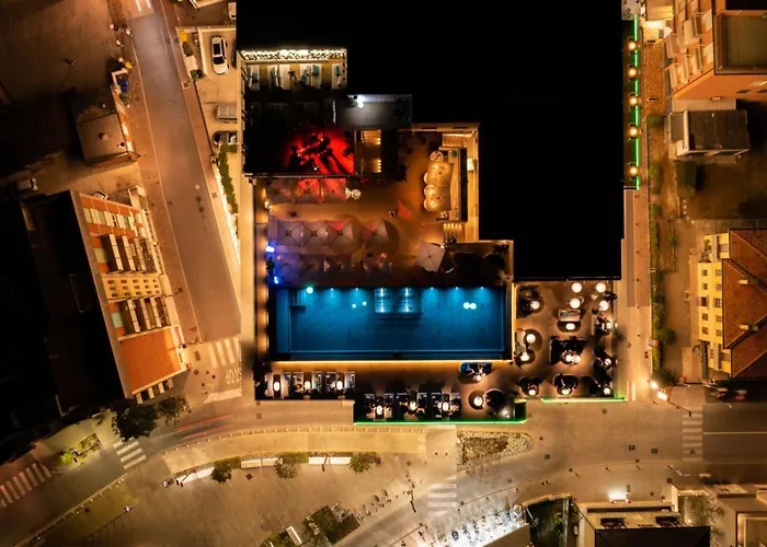 Hotel The One - &