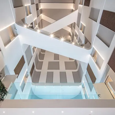 Hotel The One - & 5*