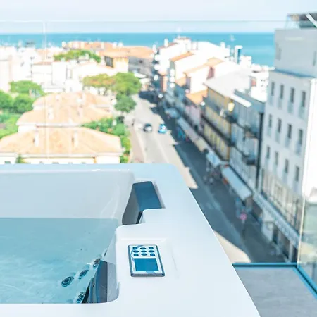 Hotel The One - & 5*