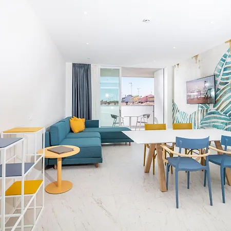 Hotel The One - &
